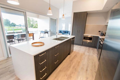 Wellington Lake Retreat - Perth Resorts 3