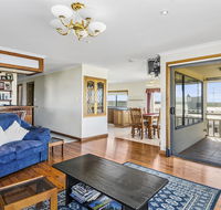 Rocks Retreat House with Sea Views - Accommodation Perth