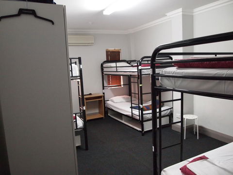 The Emperors Crown Hostel - Accommodation Perth 4