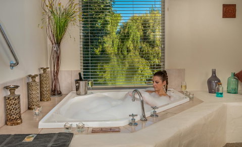 Chimes Spa Retreat - Accommodation Perth 15