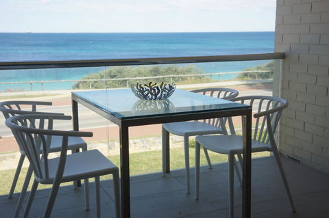 Cottesloe Beachfront Ocean View Apartment - Accommodation Perth 5