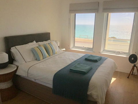 Cottesloe Beachfront Ocean View Apartment - Accommodation Perth 2