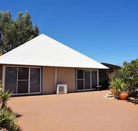 Osprey Holiday Village Unit 110 - Wake up to the birds in your 4 poster bed with a view - Accommodation Perth