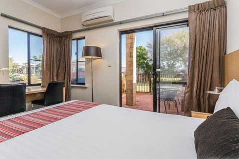 Country Comfort Perth - Perth Resorts 30