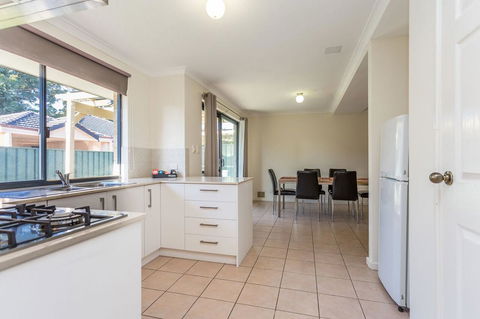 Country Comfort Perth - Perth Resorts 10