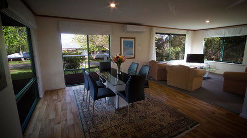 Karri Mia Chalets And Studios - Perth Resorts 29