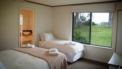 Karri Mia Chalets And Studios - Perth Resorts 10