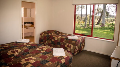 Karri Mia Chalets And Studios - Perth Resorts 14