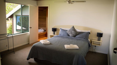 Karri Mia Chalets And Studios - Perth Resorts 18