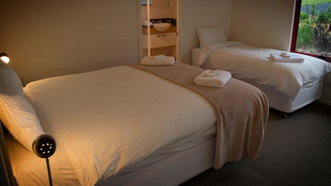 Karri Mia Chalets And Studios - Perth Resorts 6