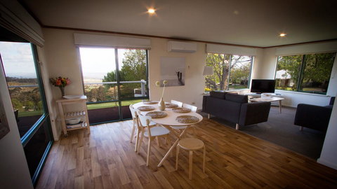 Karri Mia Chalets And Studios - Perth Resorts 8