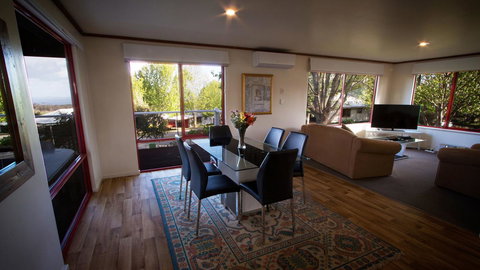 Karri Mia Chalets And Studios - Perth Resorts 13