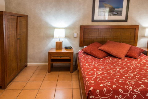 The Continental Hotel - Accommodation Perth 2