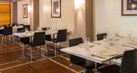 The Continental Hotel - Accommodation Perth 10