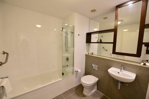 East On Byron - Accommodation Perth 6