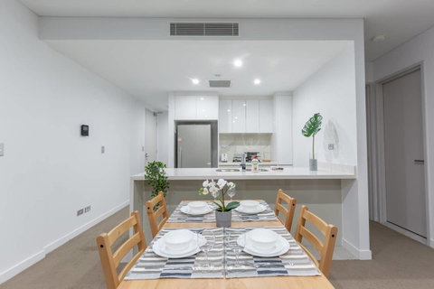Inner City Stylish Apt Walk To Green Square - Accommodation Perth 4