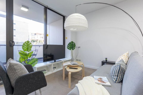 Inner City Stylish Apt Walk To Green Square - Accommodation Perth 1