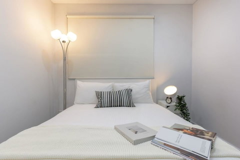 Inner City Stylish Apt Walk To Green Square - Accommodation Perth 6