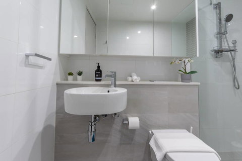 Inner City Stylish Apt Walk To Green Square - Accommodation Perth 3