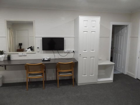Ben Chifley Motor Inn - Accommodation Perth 6
