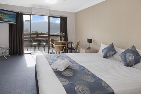 Banjo Paterson Inn - Accommodation Perth 1
