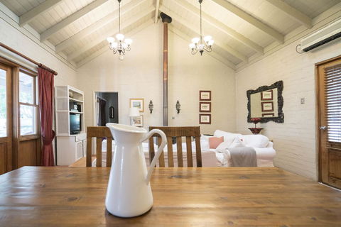 Thistle Hill Guesthouse - Walk To Many Wineries And Restaurants - Accommodation Perth 30