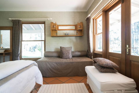Thistle Hill Guesthouse - Walk To Many Wineries And Restaurants - Accommodation Perth 39
