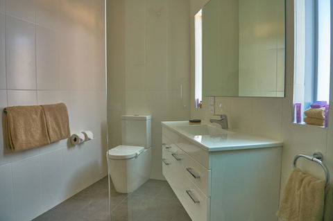 Hunter Oasis - Perth Resorts 25