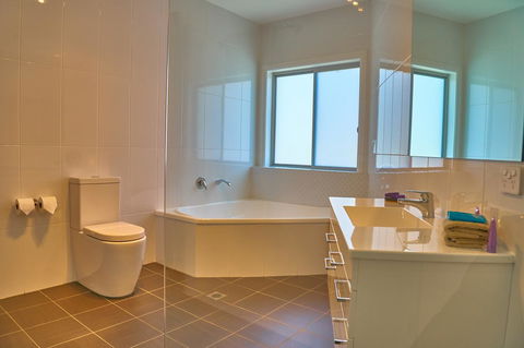 Hunter Oasis - Perth Resorts 27