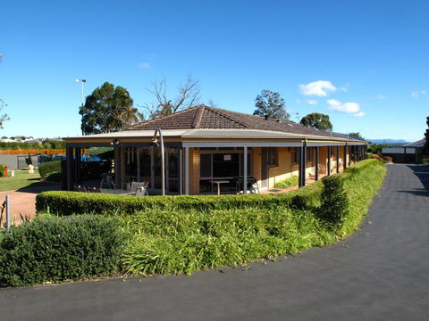 Hunter Oasis - Perth Resorts 13
