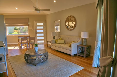 Hunter Oasis - Perth Resorts 12