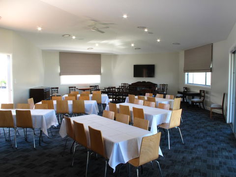 Hunter Oasis - Perth Resorts 6