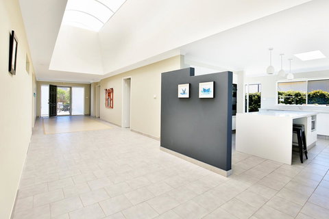 Neptune I Absolute Beachfront I Stunning Views - Accommodation Perth 24