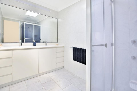 Neptune I Absolute Beachfront I Stunning Views - Accommodation Perth 20