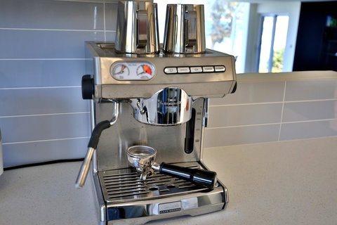 Neptune I Absolute Beachfront I Stunning Views - Accommodation Perth 9