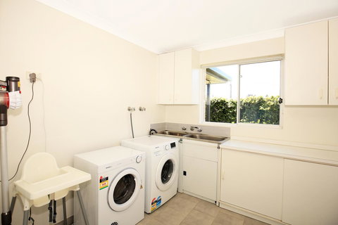 Neptune I Absolute Beachfront I Stunning Views - Accommodation Perth 25