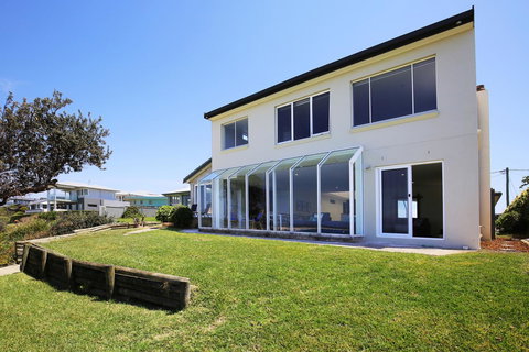 Neptune I Absolute Beachfront I Stunning Views - Accommodation Perth 26
