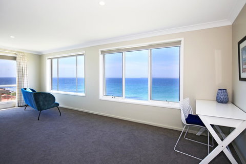 Neptune I Absolute Beachfront I Stunning Views - Accommodation Perth 12