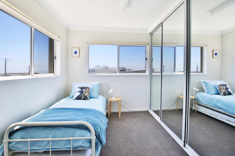 Neptune I Absolute Beachfront I Stunning Views - Accommodation Perth 14