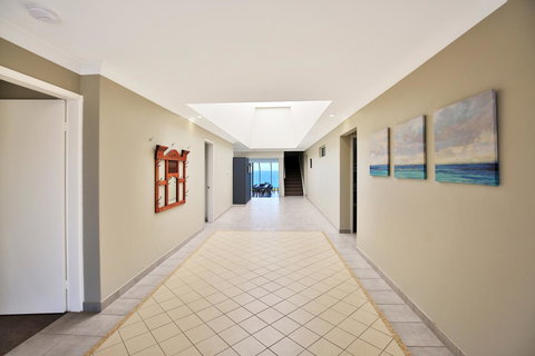 Neptune I Absolute Beachfront I Stunning Views - Accommodation Perth 23