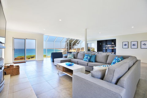 Neptune I Absolute Beachfront I Stunning Views - Accommodation Perth 0