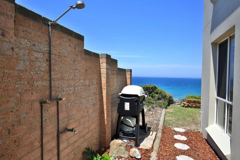 Neptune I Absolute Beachfront I Stunning Views - Accommodation Perth 27
