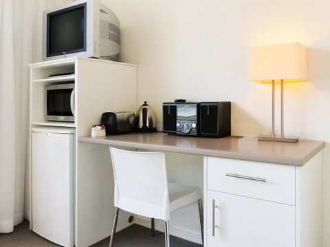 Oaks Nelson Bay Lure Suites - Accommodation Perth 12