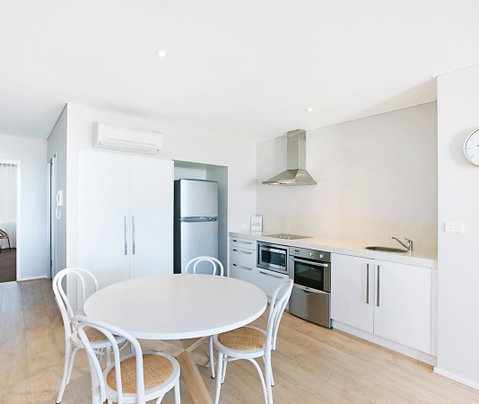 Oaks Nelson Bay Lure Suites - Accommodation Perth 1