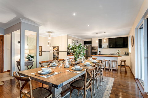 Phuza Maningi 17 Myan Close - Accommodation Perth 7