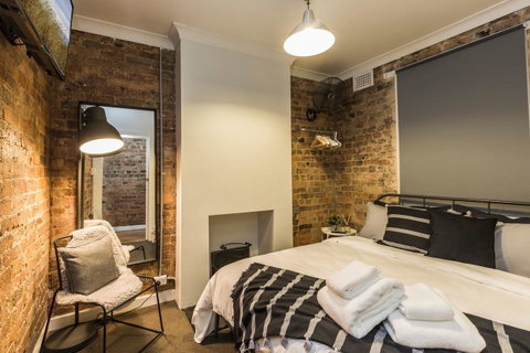 Chippendale Â· Quaint 1880â€™s Sydney Chippendale Terrace House - Accommodation Perth 5