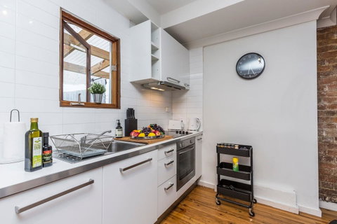 Chippendale Â· Quaint 1880â€™s Sydney Chippendale Terrace House - Accommodation Perth 8