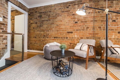Chippendale Â· Quaint 1880â€™s Sydney Chippendale Terrace House - Accommodation Perth 3
