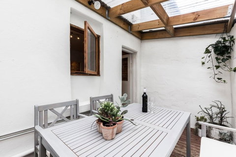 Chippendale Â· Quaint 1880â€™s Sydney Chippendale Terrace House - Accommodation Perth 7