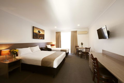 Adelong Motel - Accommodation Perth 0